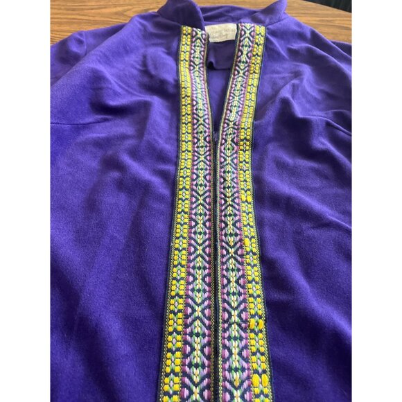 Vintage 1970’s At Home Wear for Van Raalte Purple Button Robe With embroidery - Picture 4 of 8